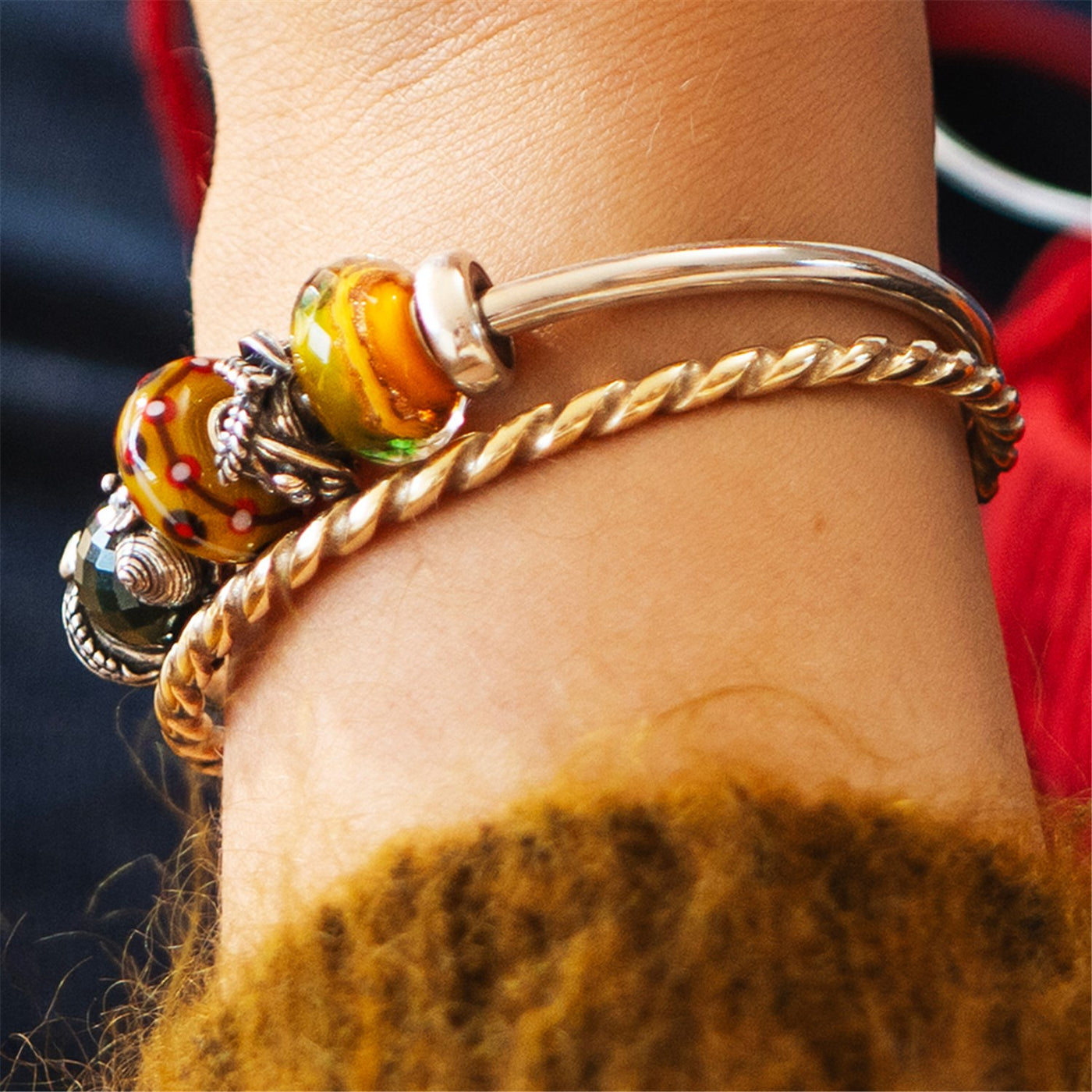 An der goldenen Linie Glas Charm