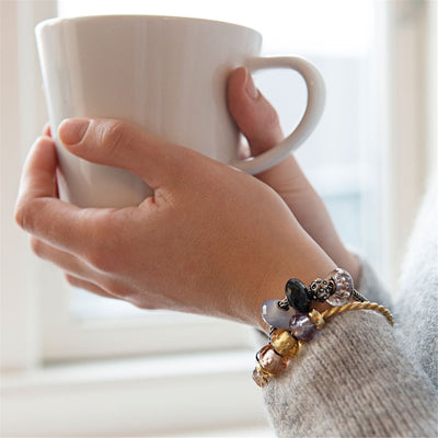 Violette schäumende Welle